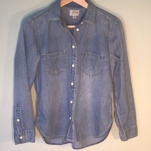 Wardrobe essential denim shirt. J crew. 4P